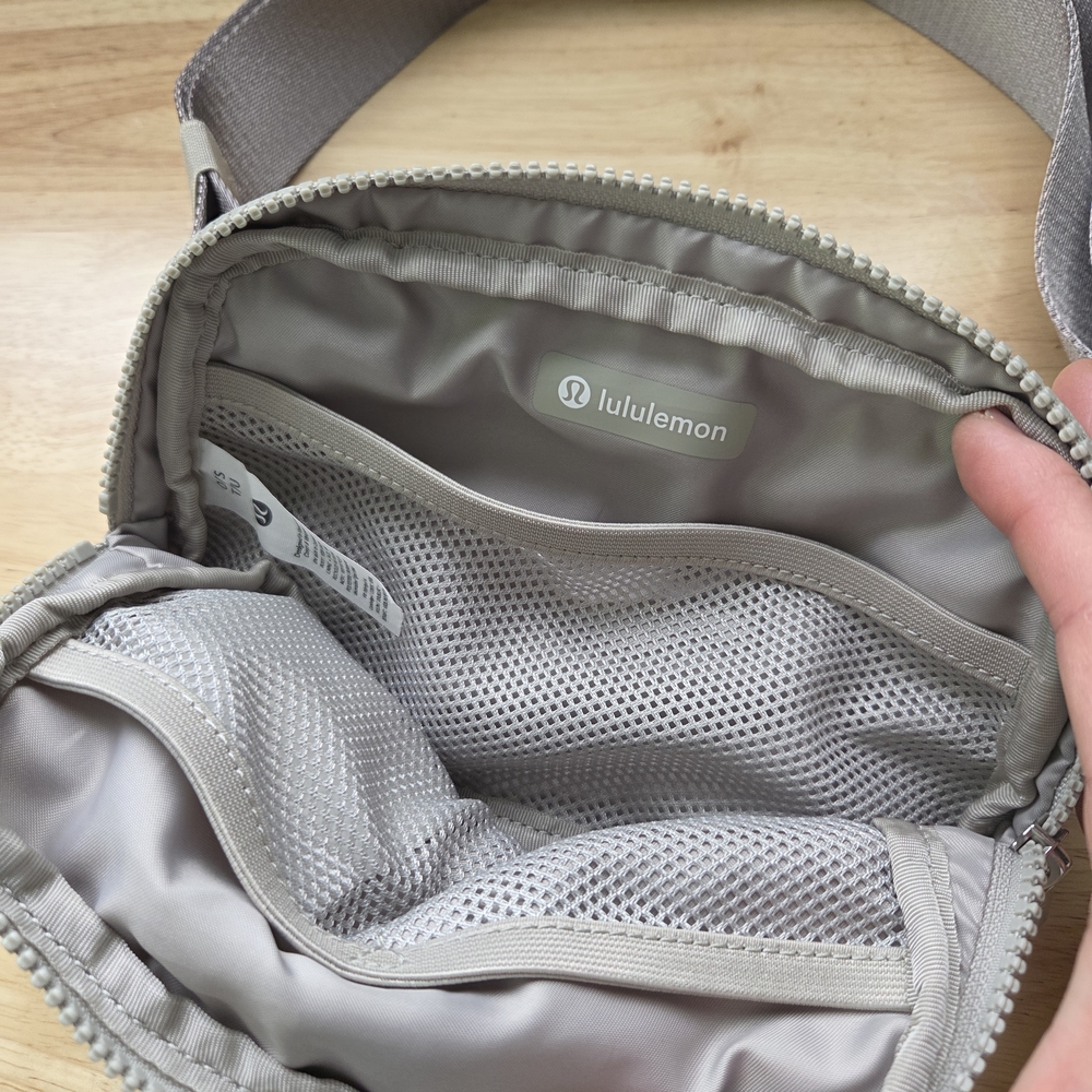 Lululemon Everywhere Belt Bag Silver Drop - Picture 10 of 13